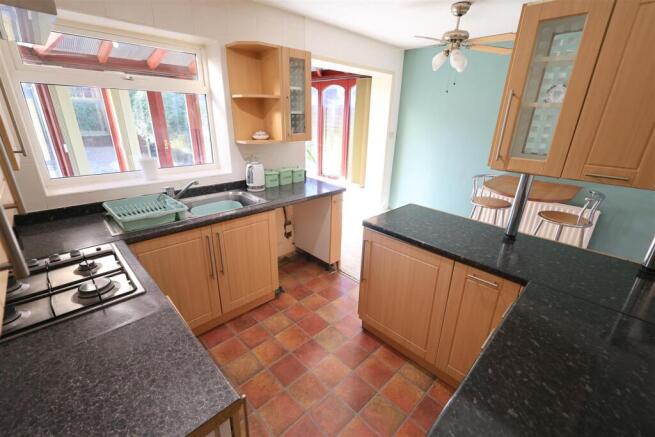 LC Kitchen ii.JPG