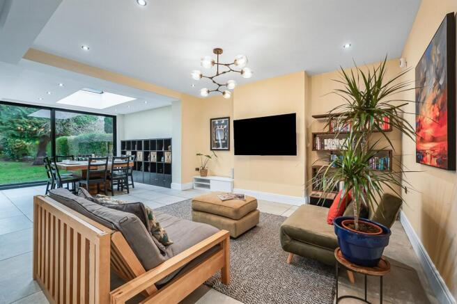 Framingham Road, Sale, M33 photo 4