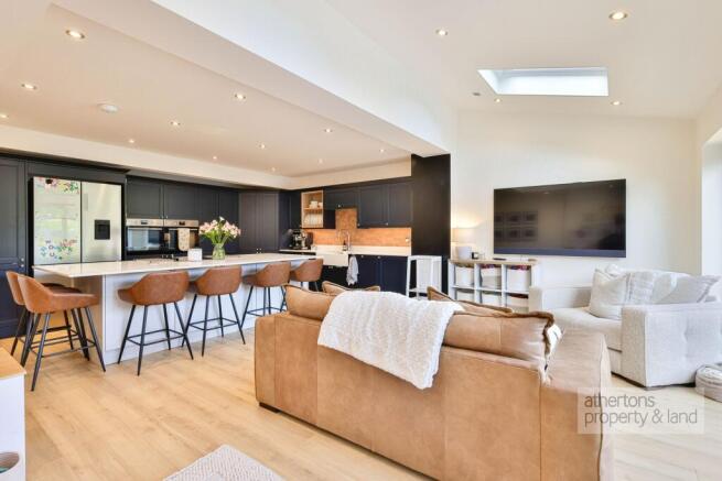 4 bed Semi-Detached for sale Image 11