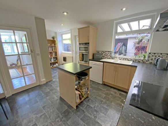 KITCHEN 1.jpg