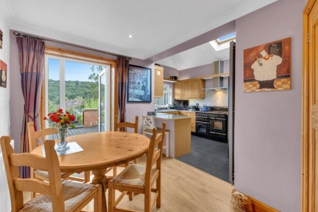 4 bed Semi-Detached for sale Image 12