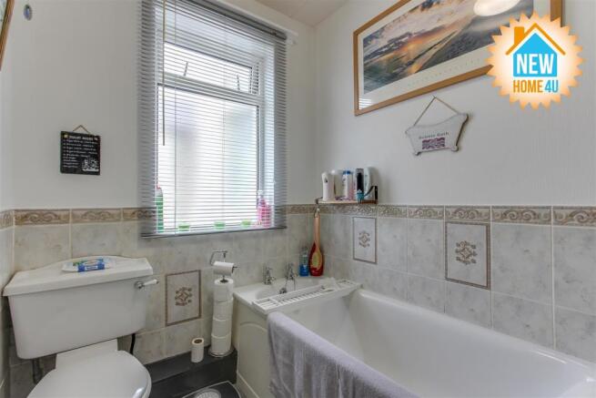 FAMILY BATHROOM: