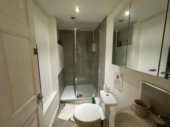 5 bed End of Terrace to rent Image 7