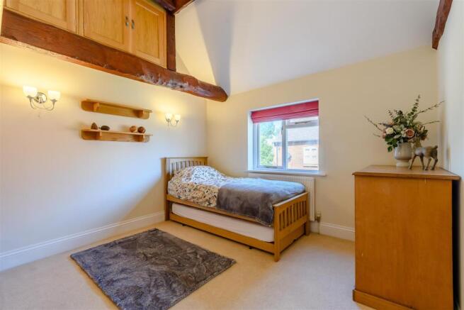 8417441-interior29.jpg