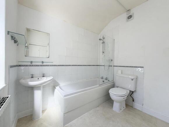 4 bed Semi-Detached for sale Image 8