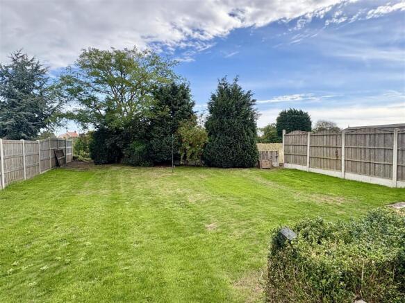 2 bed Semi-Detached to rent Image 8