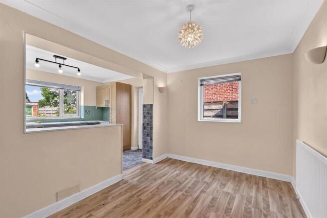 4 bed Semi-Detached for sale Image 9