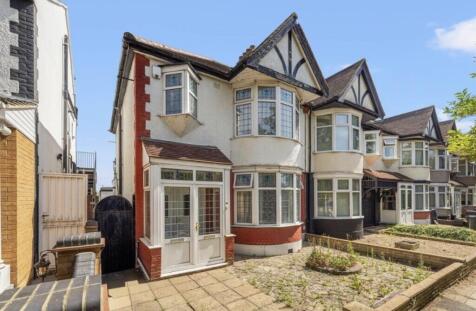 16 Park View Gardens, Woodford Avenue
