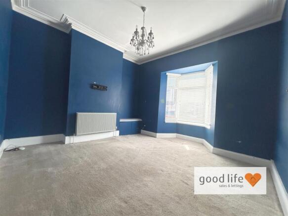 BEDROOM 1 1.jpg