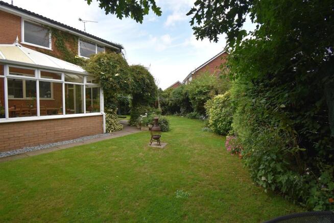 REAR GARDEN 4.jpg