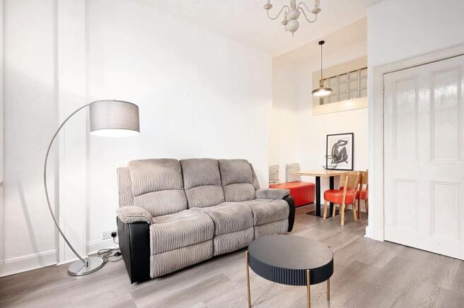 Lounge/Dining Area