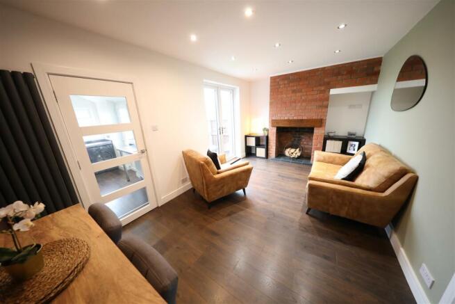 Sitting/dining room