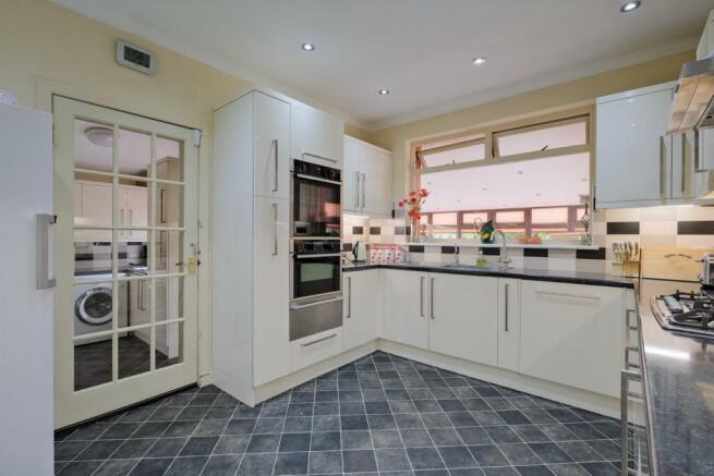 70 Belstane Rd, Carluke ML8 4BG-36.jpg