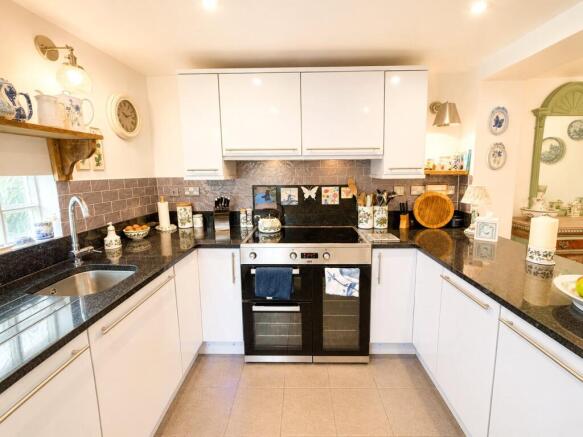 2 bed Terraced for sale Image 6