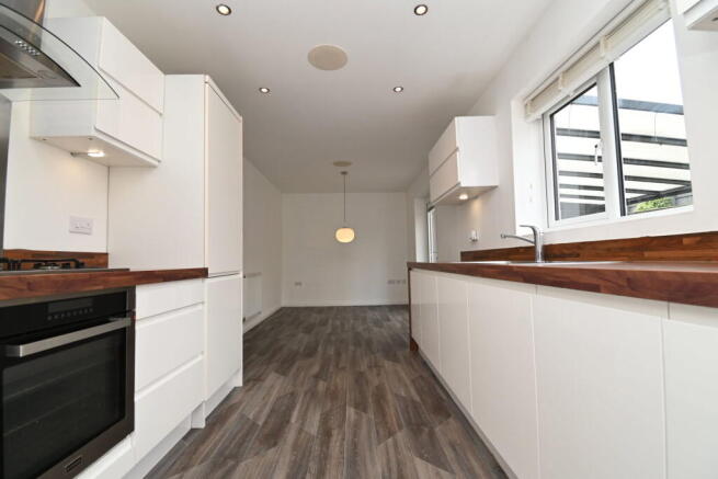 4 bed Detached for sale Image 5