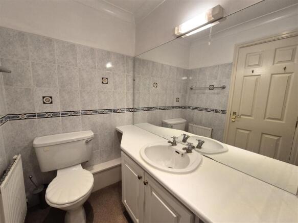 Wentworth Mews, 9 - En-suite 1.jpg