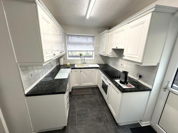 2 bed Semi-Detached Bungalow for sale Image 9