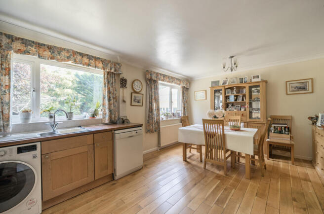 1327589-3-687e2fe...