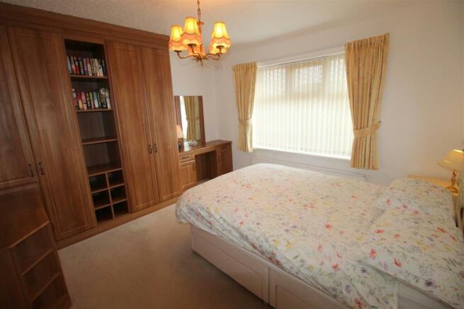 Poulton Avenue, 44, bed 1.JPG