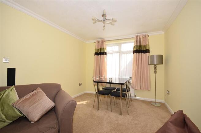 Lounge/Dining Area