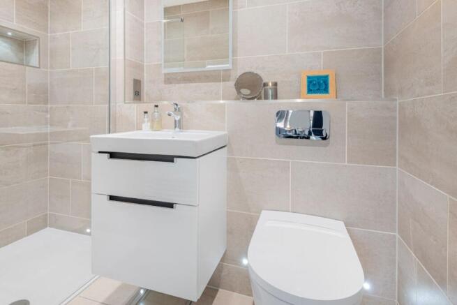 Master bedroom en-suite