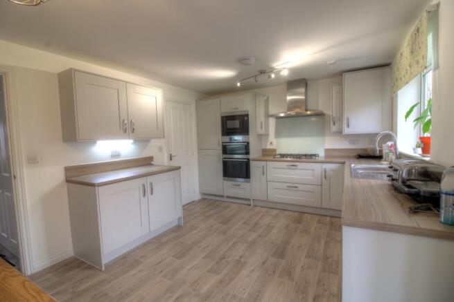KITCHEN / DINER