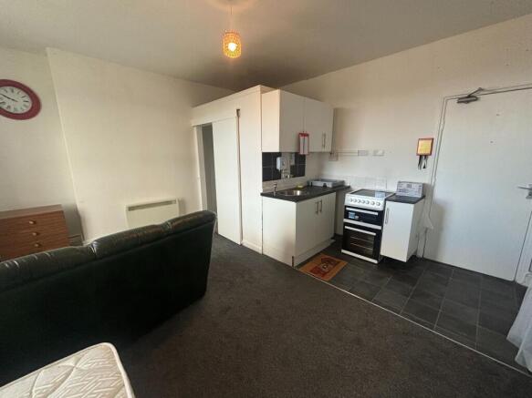Studio to rent in scarborough