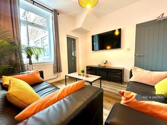 4 bed Terraced to rent Image 5