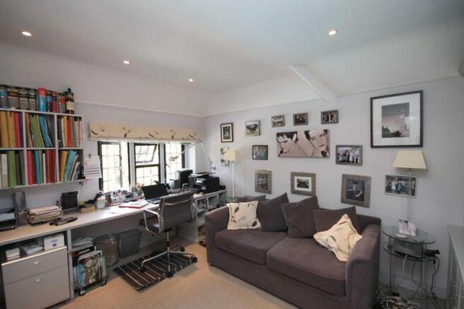 Bedroom/study