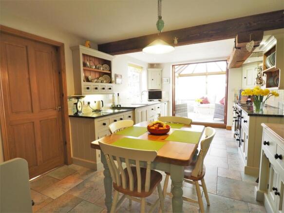 Breakfast Kitchen Into Conservatory 710