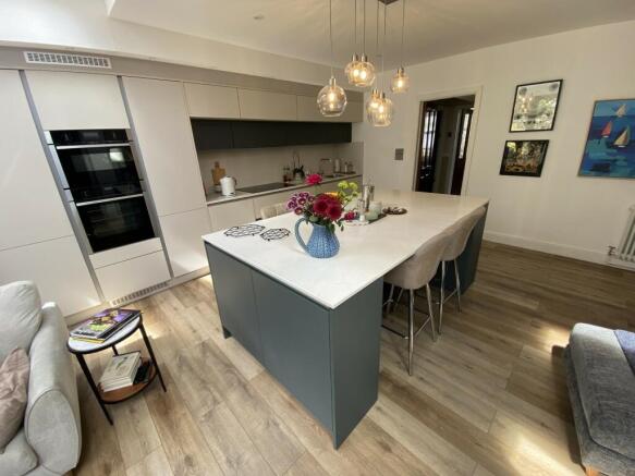 Kitchen/dining/living room