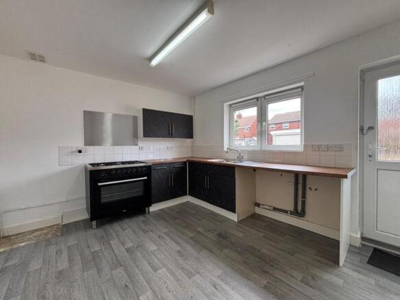 2 bed Semi-Detached to rent Image 4