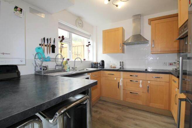 KITCHEN (Photo 1)