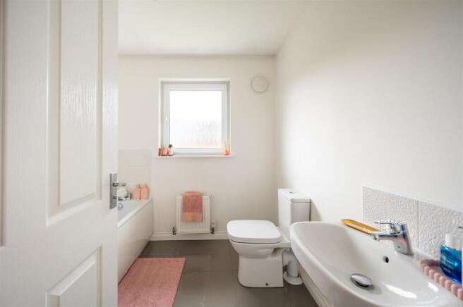 Bathroom (2).jpg