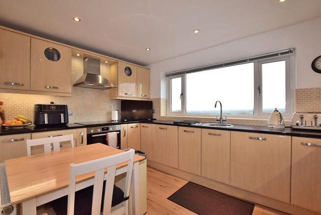 3 bed Detached for sale Image 8