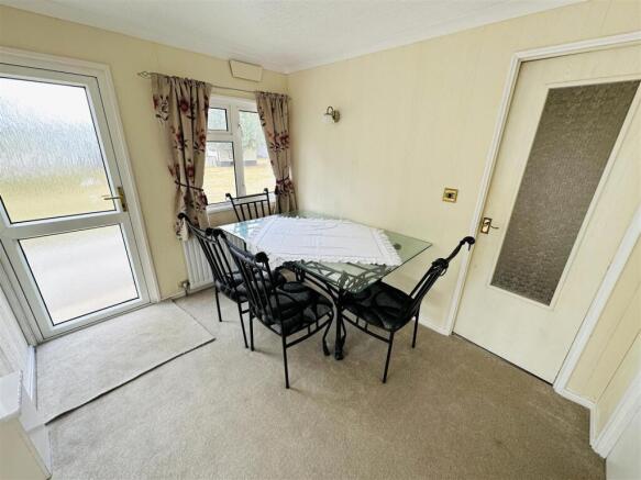 3 bed Park Home for sale Image 5