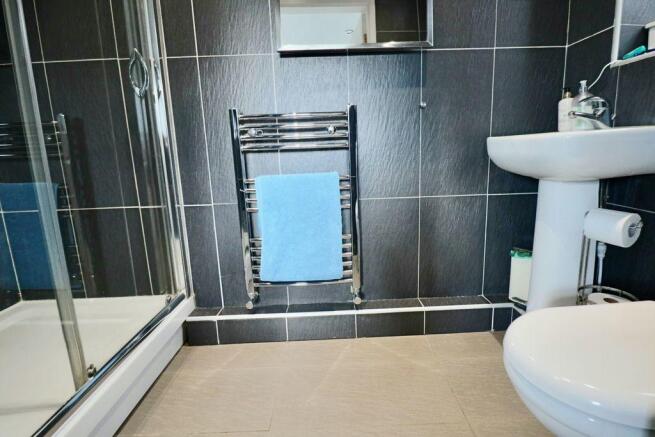 Ensuite to Bed 1