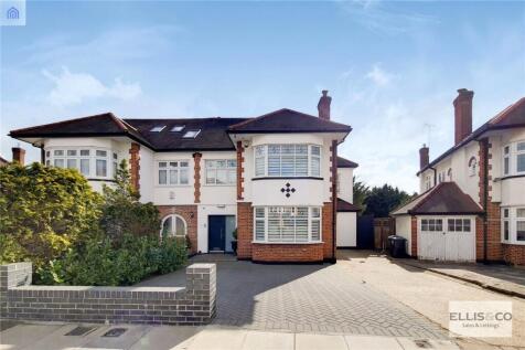 Lakenheath, London, N14