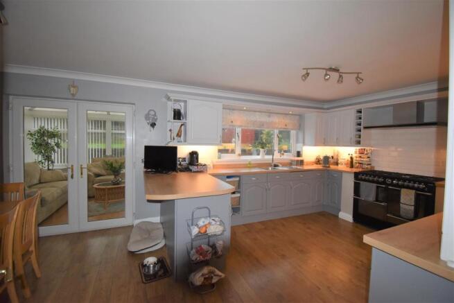 Kitchen 5.jpg