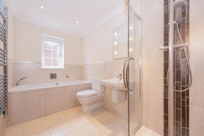 Family Bathroom / WC