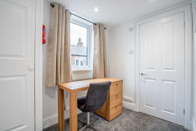 2 bed Terraced to rent Image 9