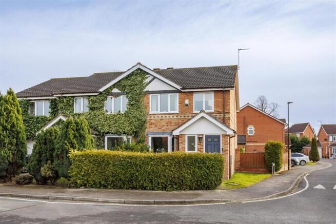 40_Holyrood_Drive__1.jpg
