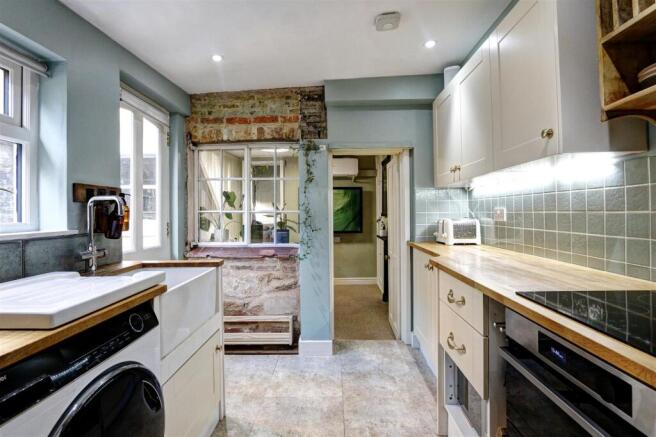 Kitchen 2.jpg