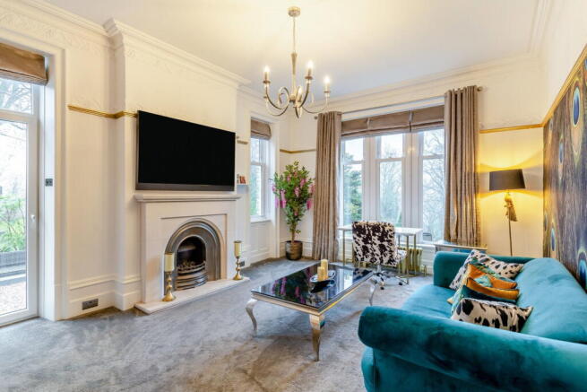5 bed Detached for sale Image 9
