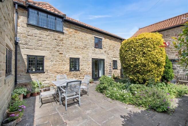 2 bed Semi-Detached for sale Image 8