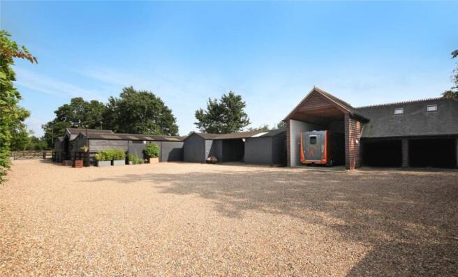 Outbuildings:Rg42