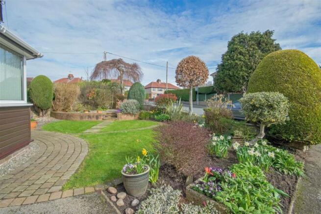 FRONT GARDEN
