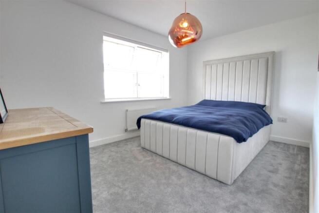 4 bed Detached for sale Image 12