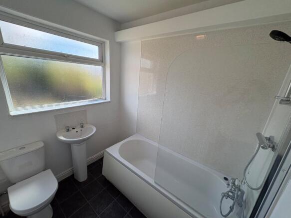 2 bed Terraced to rent Image 7