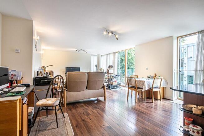 2 bed Apartment for sale Image 11
